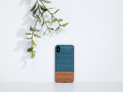 Cover for iPhone X/XS made of natural wood - MAN&amp;WOOD