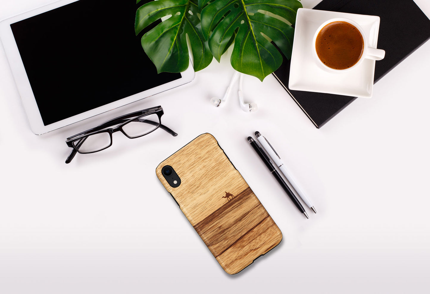 iPhone XR protective cover made of natural wood - MAN&amp;WOOD