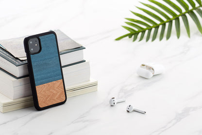 iPhone 11 cover - natural wood and polycarbonate, MAN&amp;WOOD