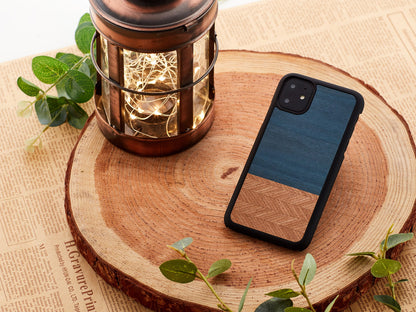 iPhone 11 cover - natural wood and polycarbonate, MAN&amp;WOOD