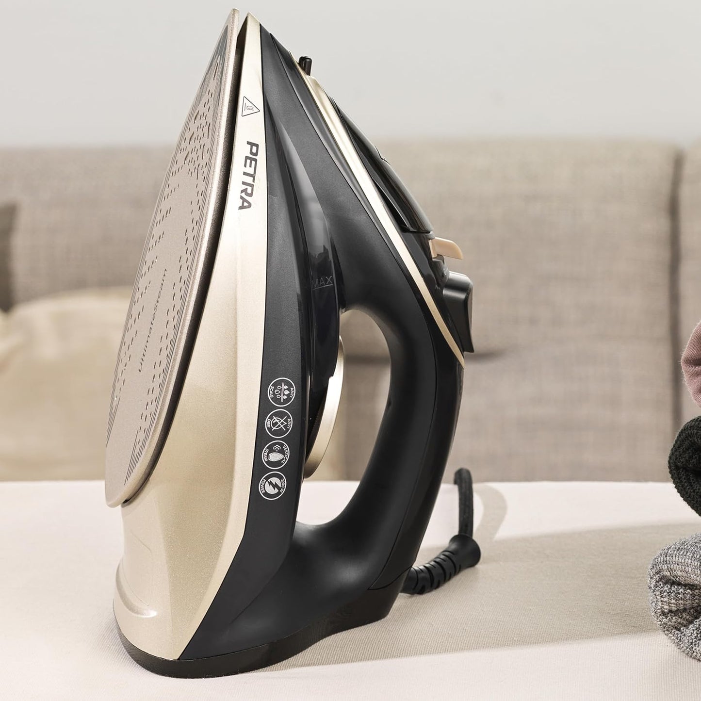 Petra PF01480VDE 2200W Steam iron