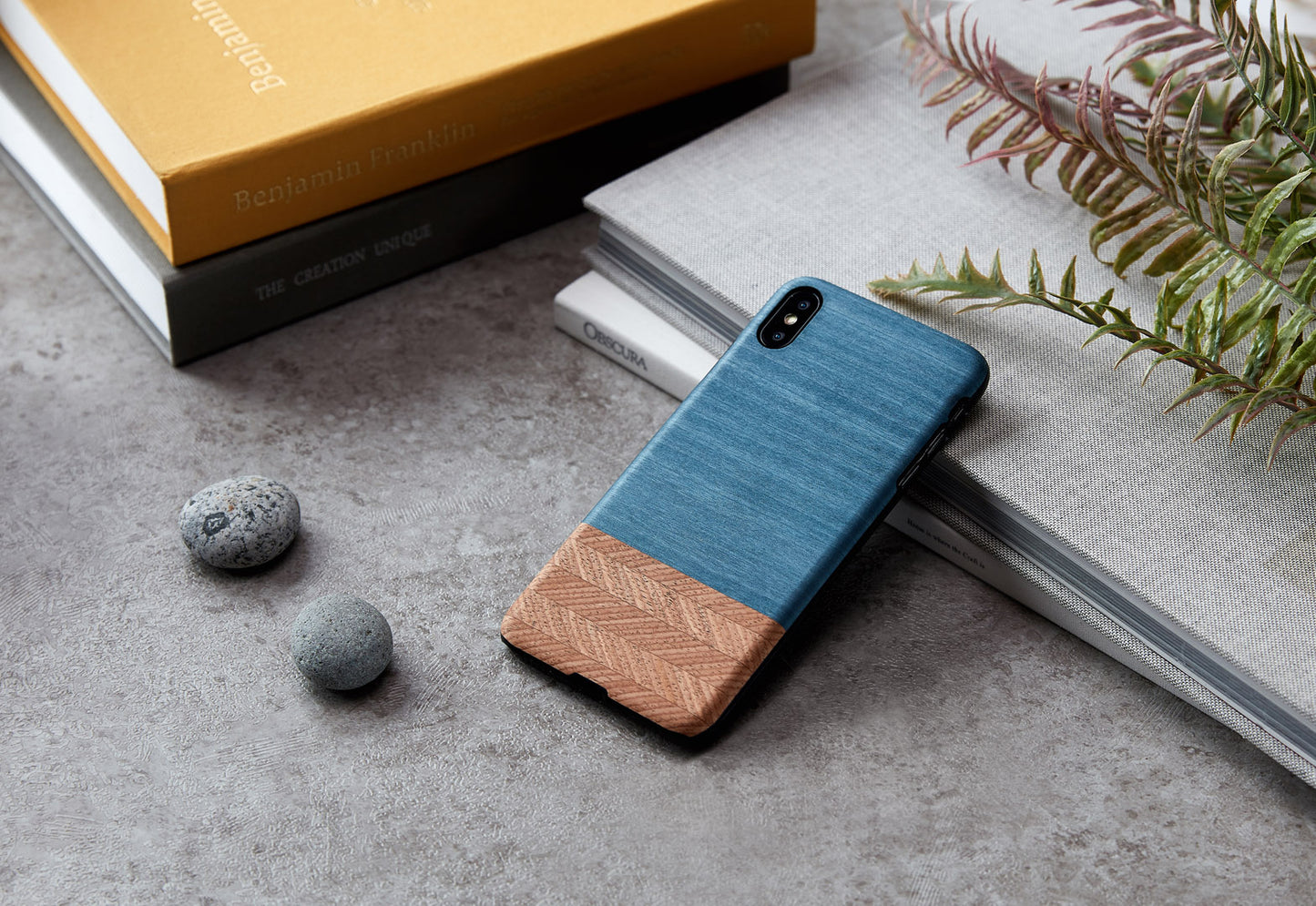 Cover for iPhone X/XS made of natural wood - MAN&amp;WOOD