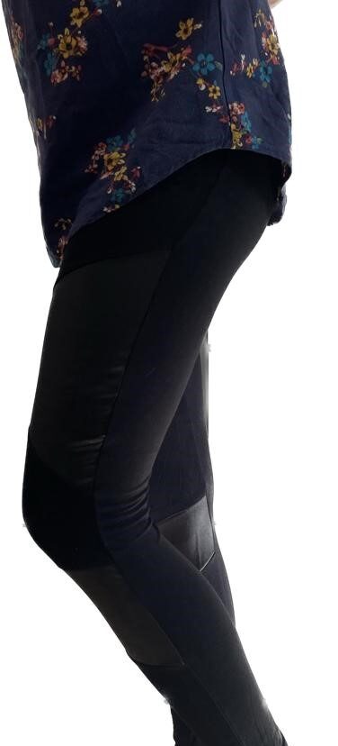 Airy leggings. Black