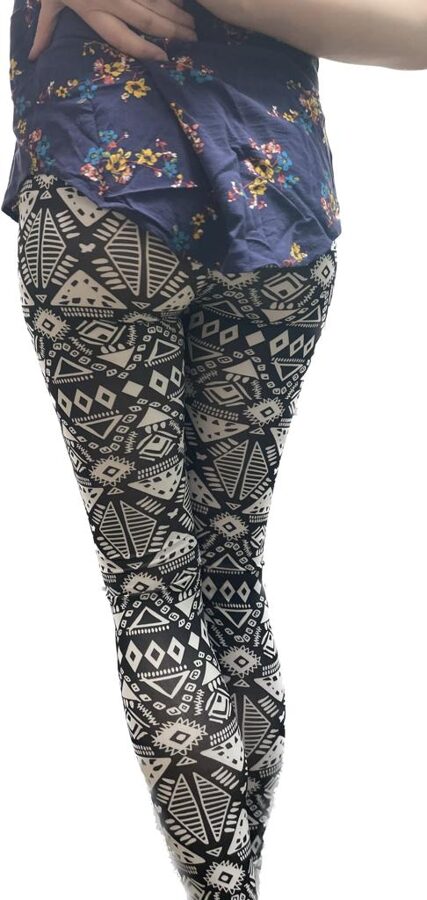 Leggings with black and white pattern