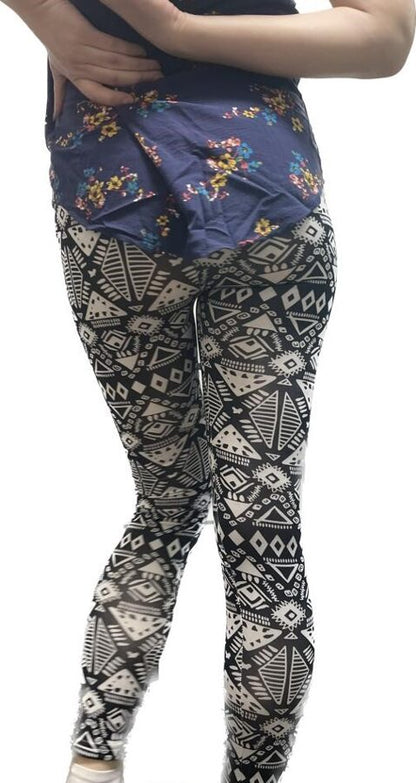 Leggings with black and white pattern