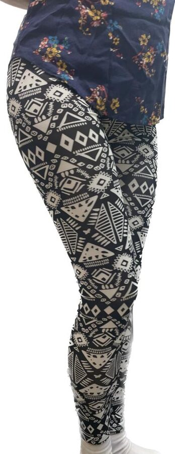 Leggings with black and white pattern