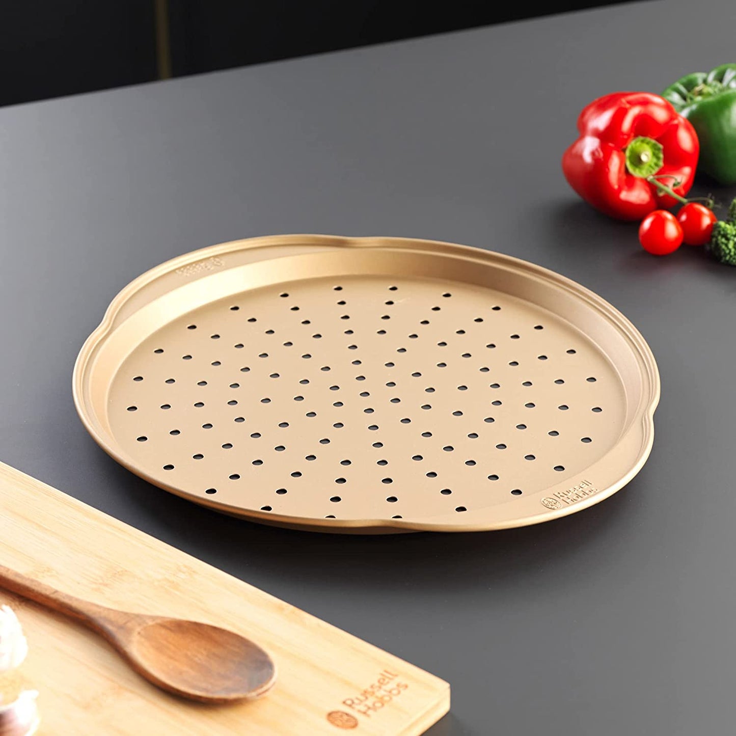 Pizza pan gold 37cm with non-stick coating Russell Hobbs