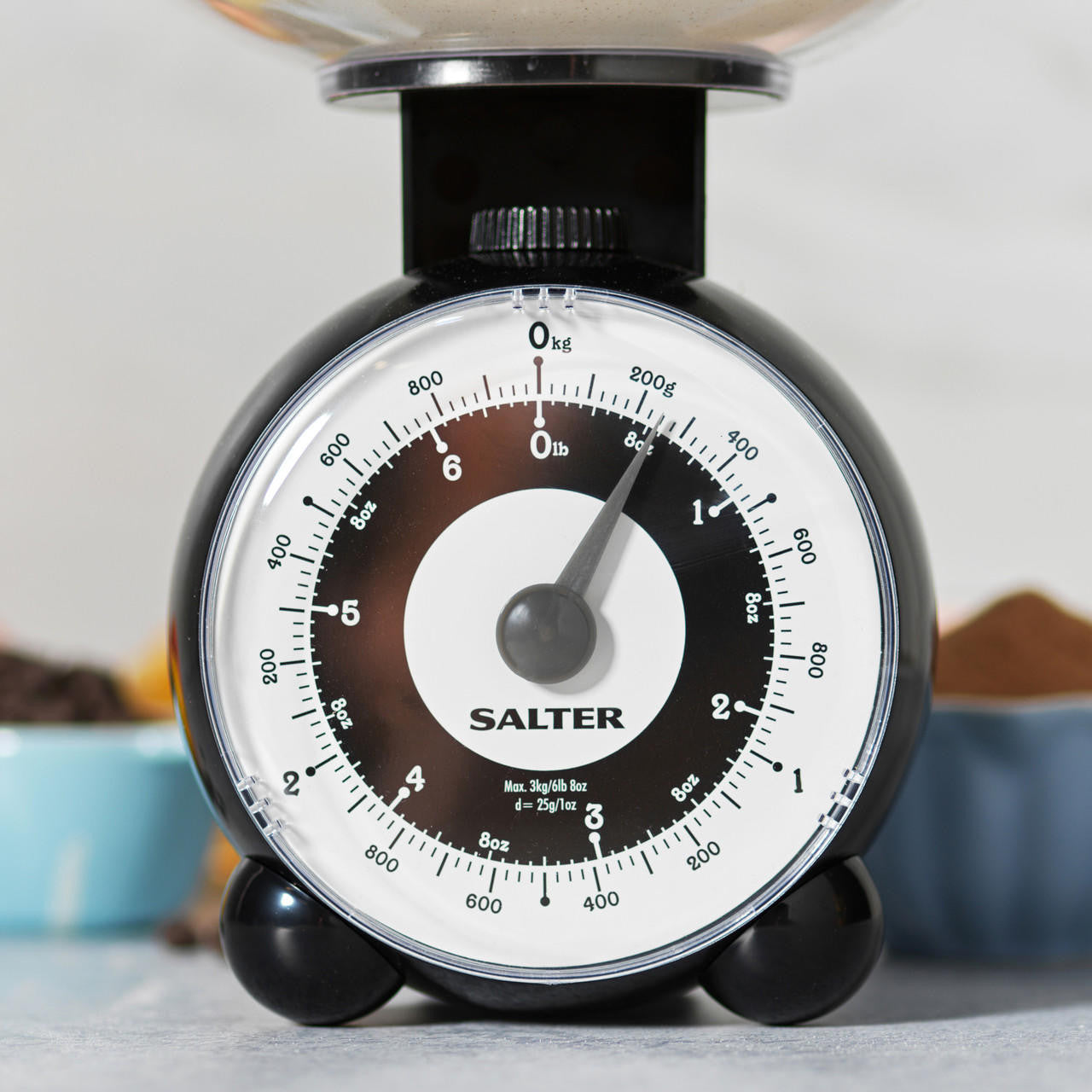 Mechanical kitchen scale with retro design Salter 139BKFEU16