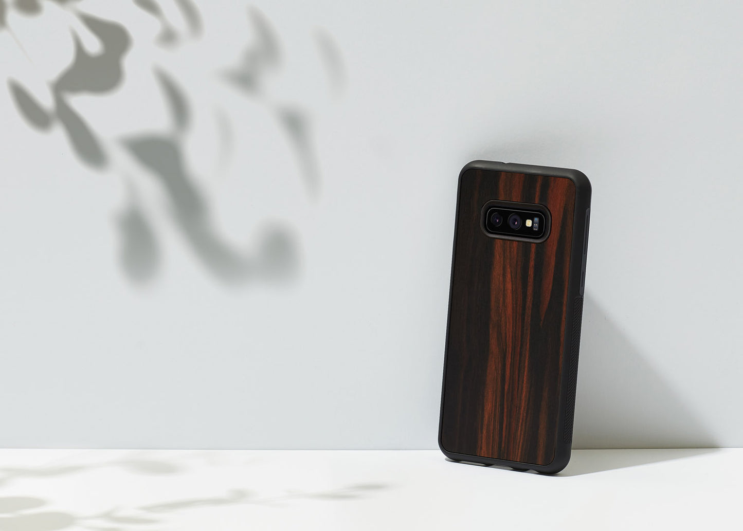 Smartphone cover in natural wood, Samsung Galaxy S10e, MAN&amp;WOOD