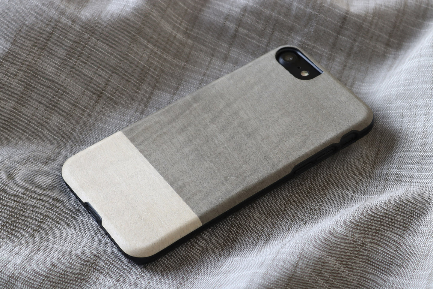 iPhone 7/8/SE (2020) Case made of Wood and Polycarbonate MAN&amp;WOOD