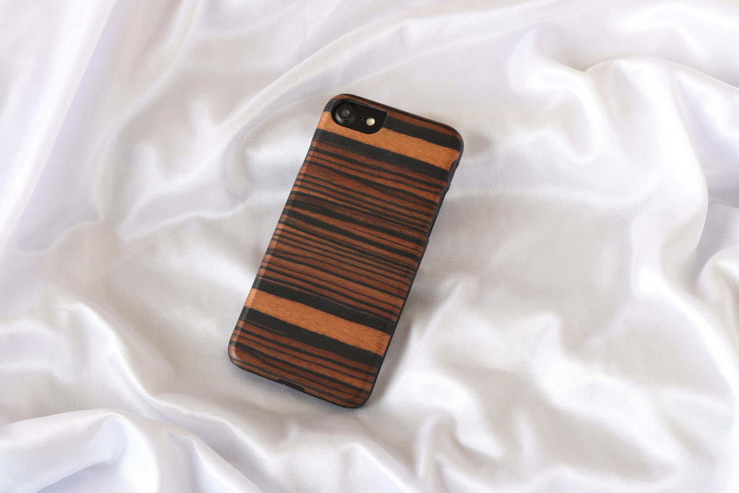 iPhone 7/8 SE (2020) wooden case, black, MAN&amp;WOOD