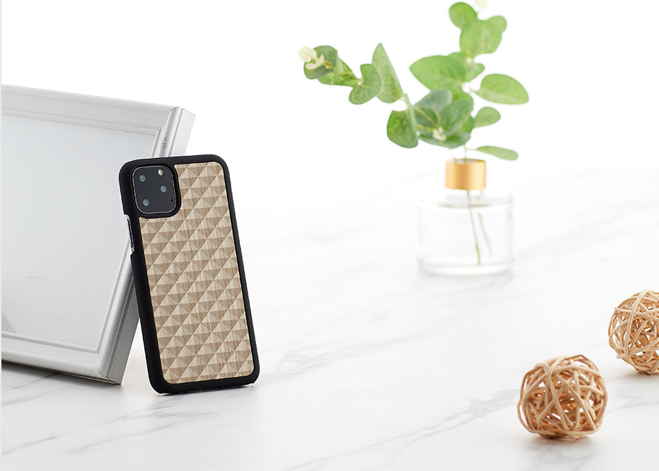 iPhone 11 Pro protective cover made of natural wood - MAN&amp;WOOD