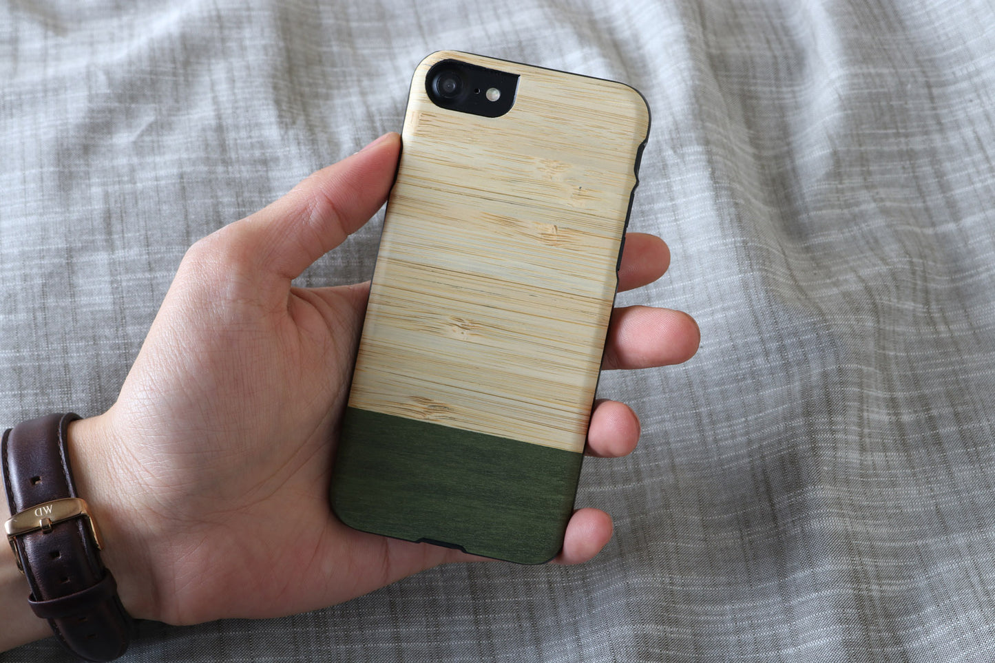 iPhone 7/8 SE (2020) maciņš bambusa mežs - MAN&WOOD