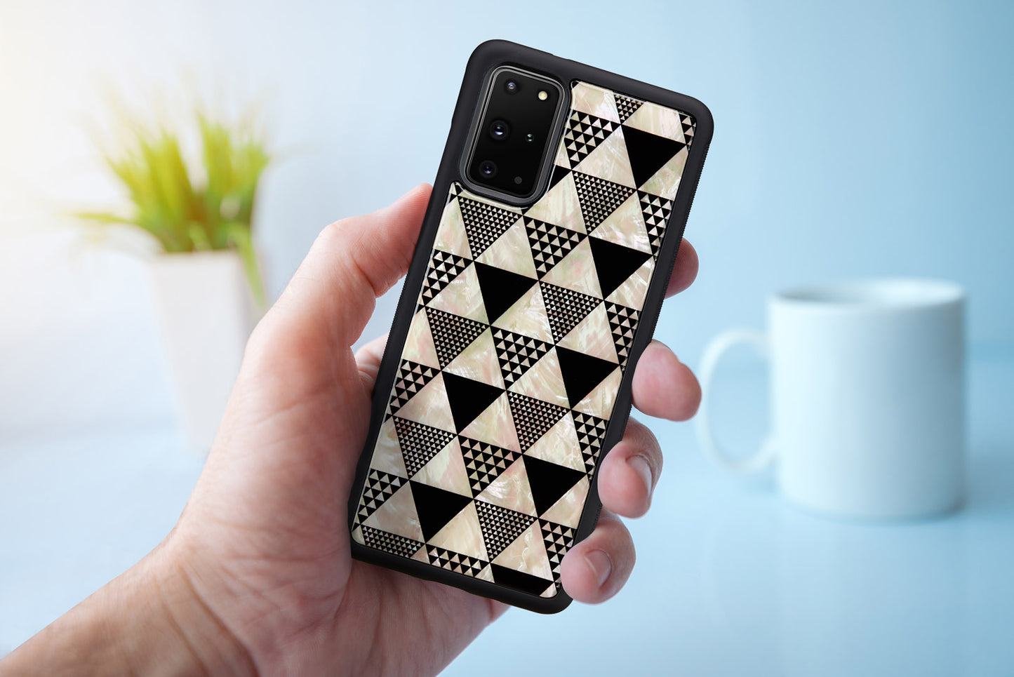 Samsung Galaxy S20+ protective cover, black pyramid pattern