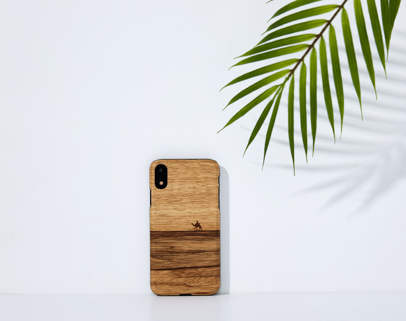 iPhone XR protective cover made of natural wood - MAN&amp;WOOD